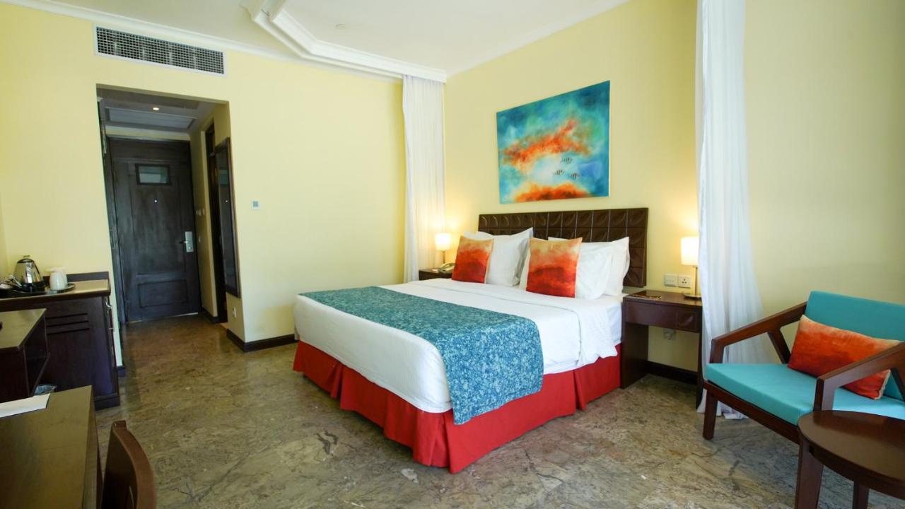 Sarova Whitesands Beach Resort & Spa Момбаса Экстерьер фото